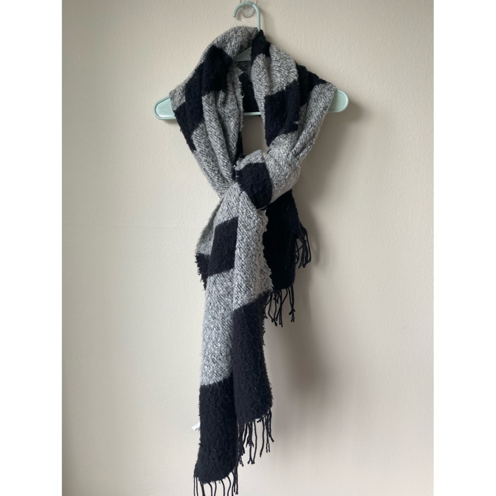 {Grey + Black Warm Chunky Scarf}